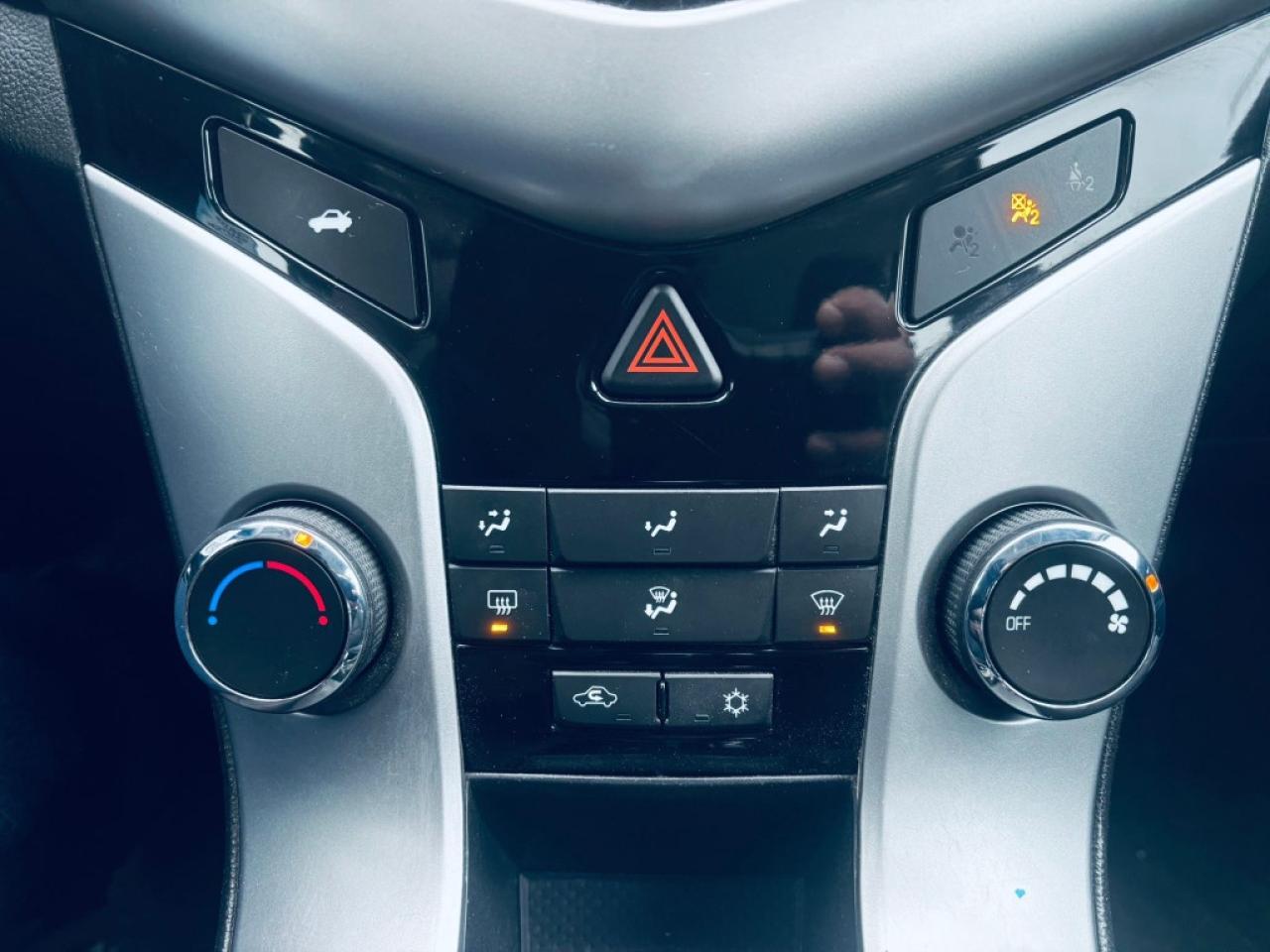 2015 Chevrolet Cruze 1LT 4dr Sedan (1.4L 4cyl Turbo 6A) Photo