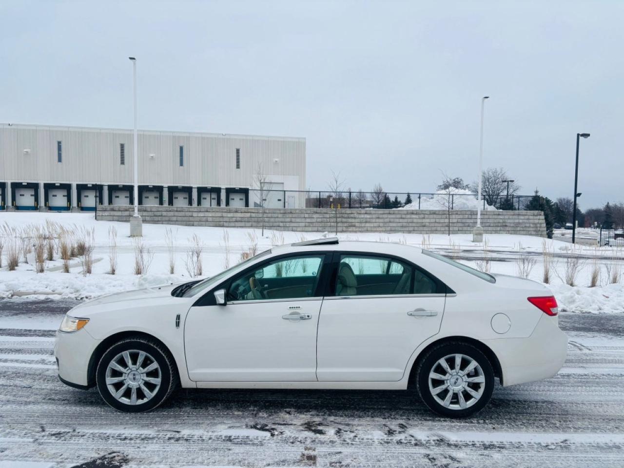 2011 Lincoln MKZ 4dr Sedan (3.5L 6cyl 6A) Photo