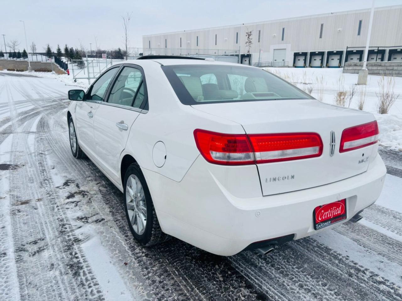 2011 Lincoln MKZ 4dr Sedan (3.5L 6cyl 6A) Photo