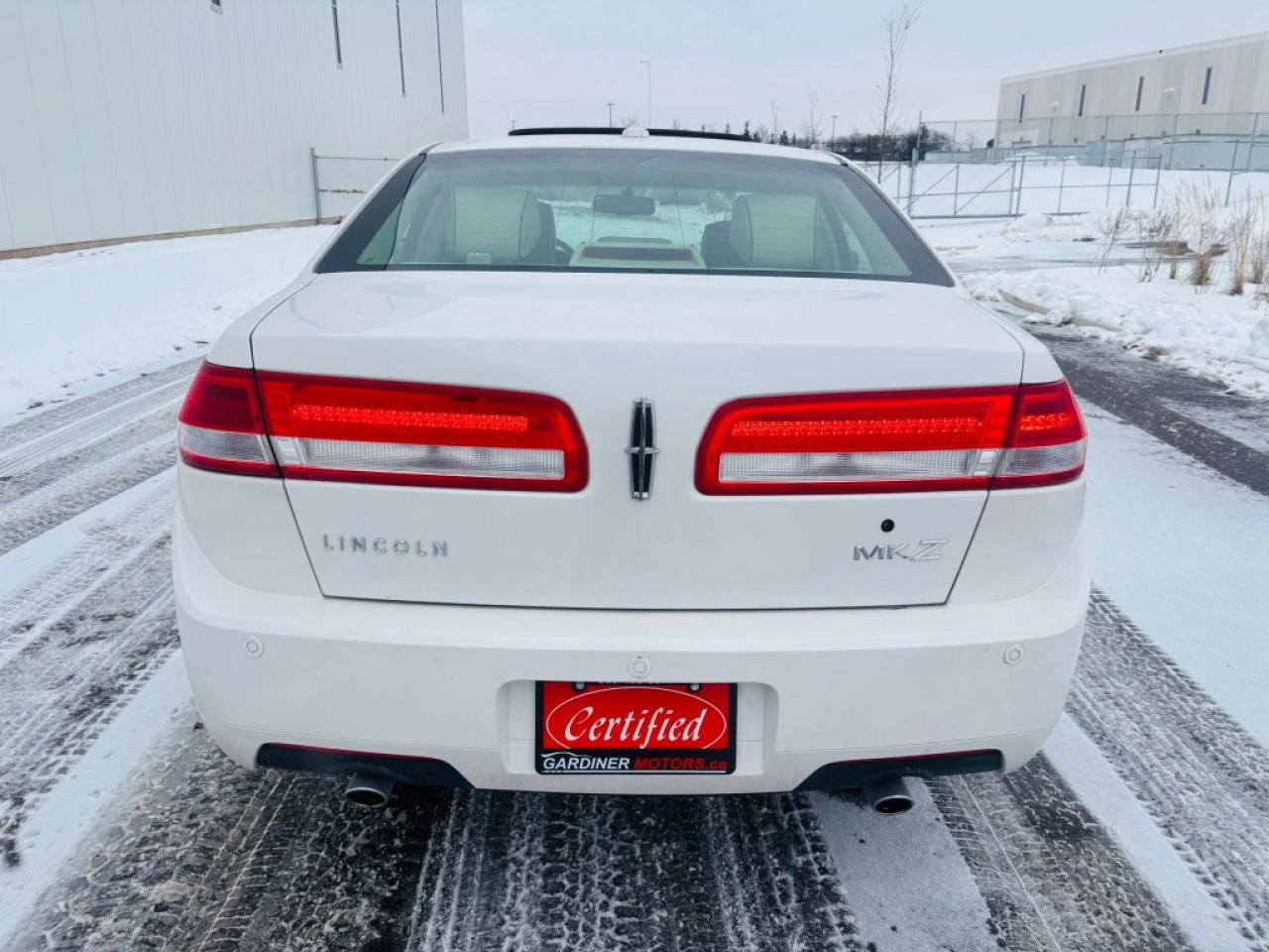 2011 Lincoln MKZ 4dr Sedan (3.5L 6cyl 6A) Photo3