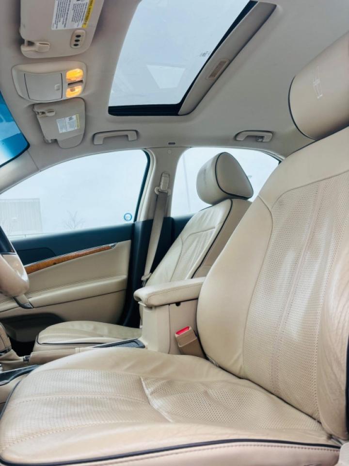 2011 Lincoln MKZ 4dr Sedan (3.5L 6cyl 6A) Photo