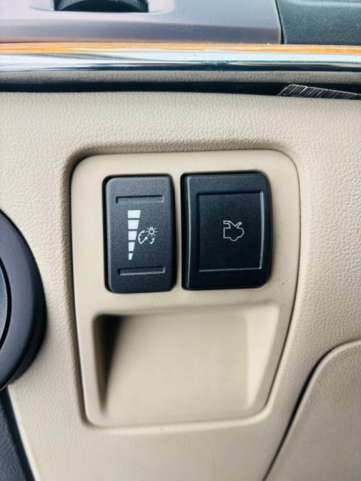 2011 Lincoln MKZ 4dr Sedan (3.5L 6cyl 6A) Photo