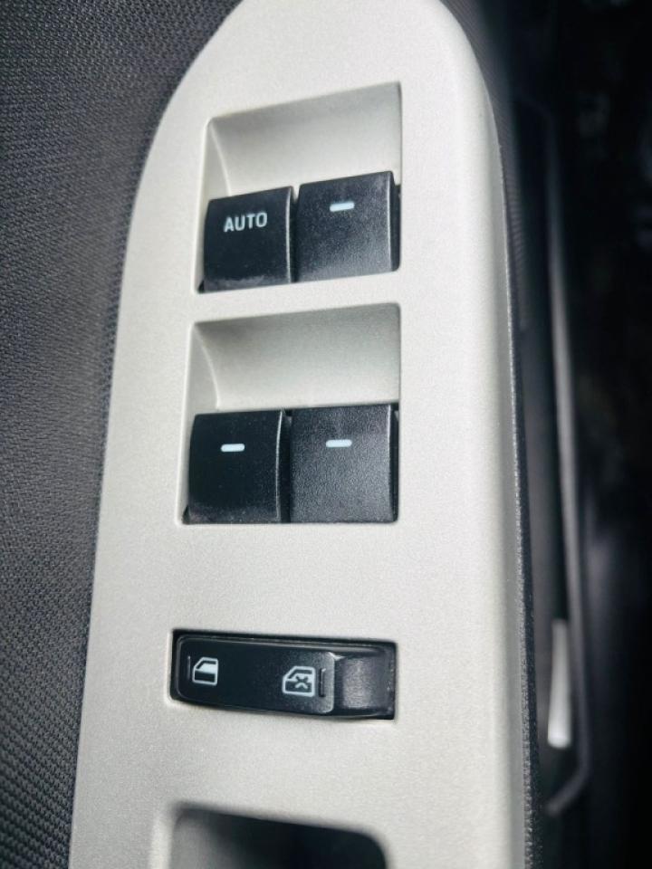 2011 Ford Escape XLT 4dr SUV AWD (2.5L 4cyl 6A) Photo