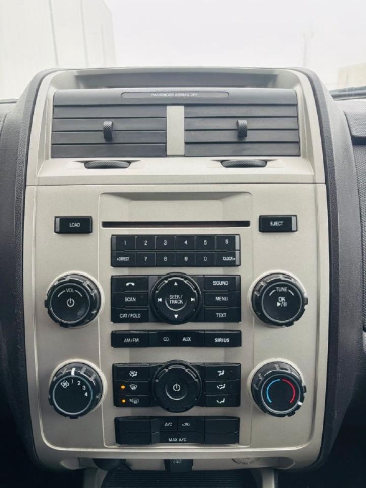 2011 Ford Escape XLT 4dr SUV AWD (2.5L 4cyl 6A) Photo