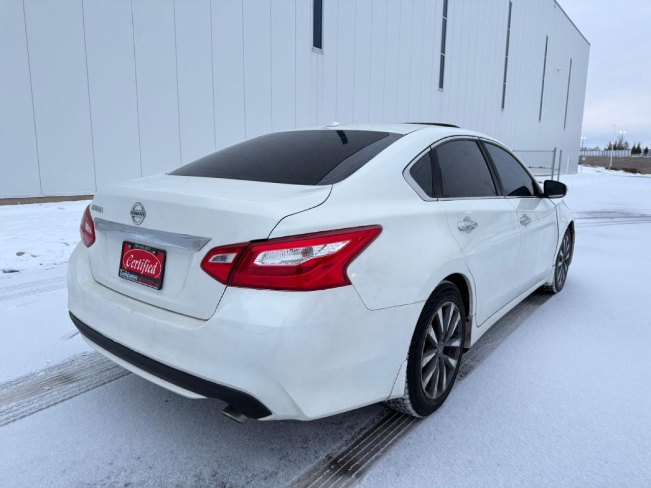 2016 Nissan Altima 4dr Sedan I4 CVT 2.5 SL Tech Photo3