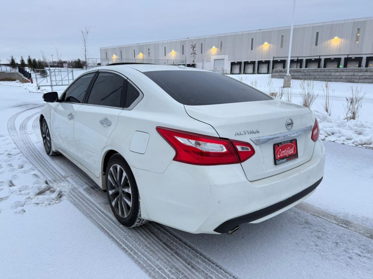 2016 Nissan Altima 4dr Sedan I4 CVT 2.5 SL Tech Photo