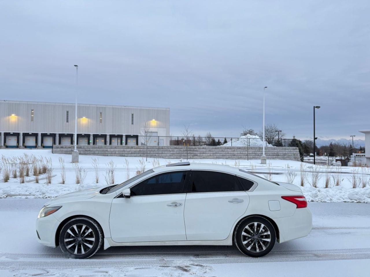 2016 Nissan Altima 4dr Sedan I4 CVT 2.5 SL Tech Photo