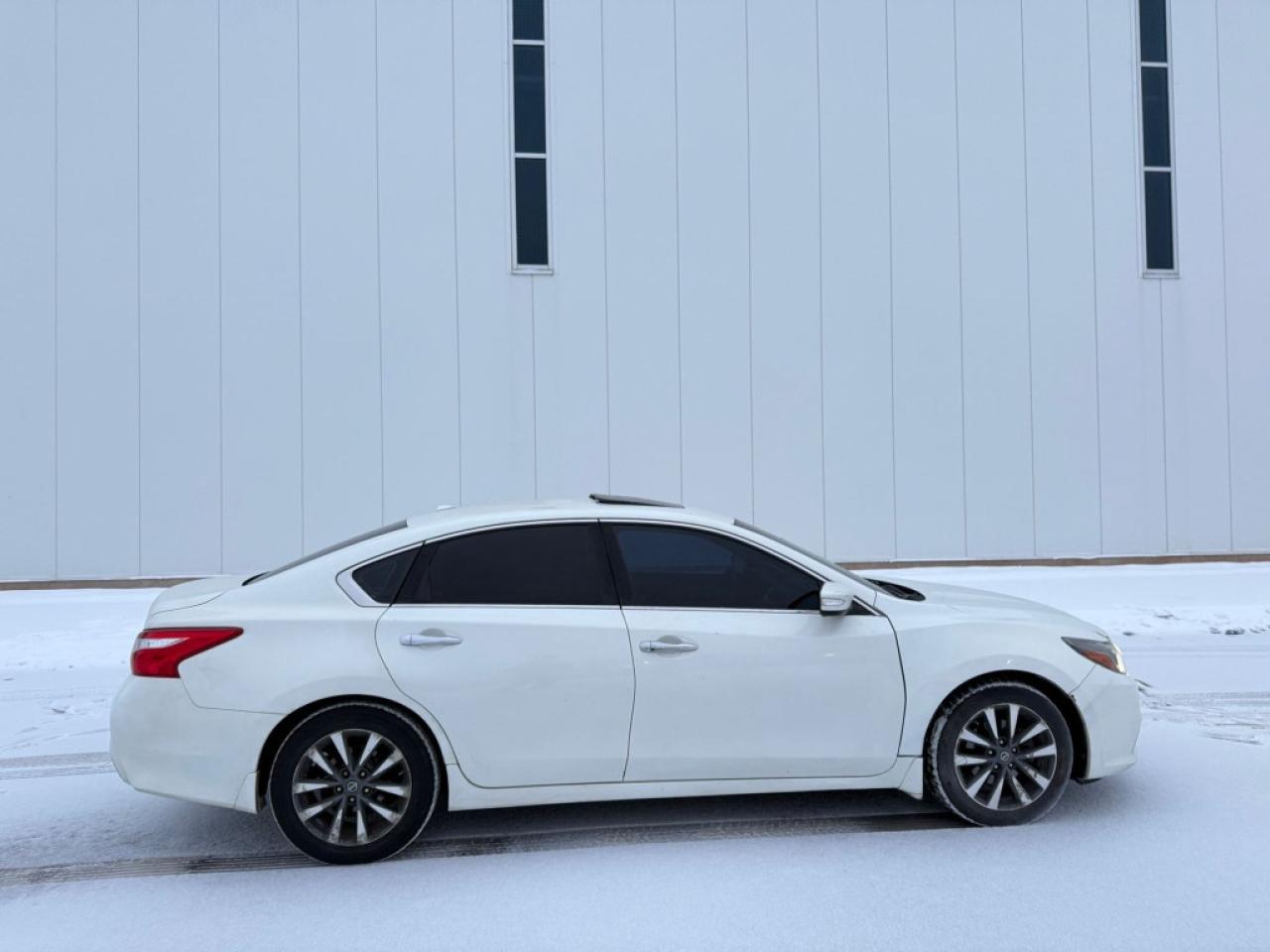 2016 Nissan Altima 4dr Sedan I4 CVT 2.5 SL Tech Photo