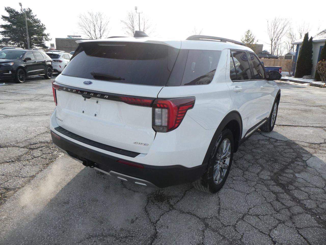 2025 Ford Explorer Active Photo4