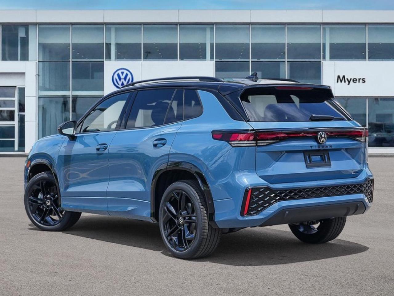 2026 Volkswagen Tiguan Comfortline R-Line Black Edition Photo3