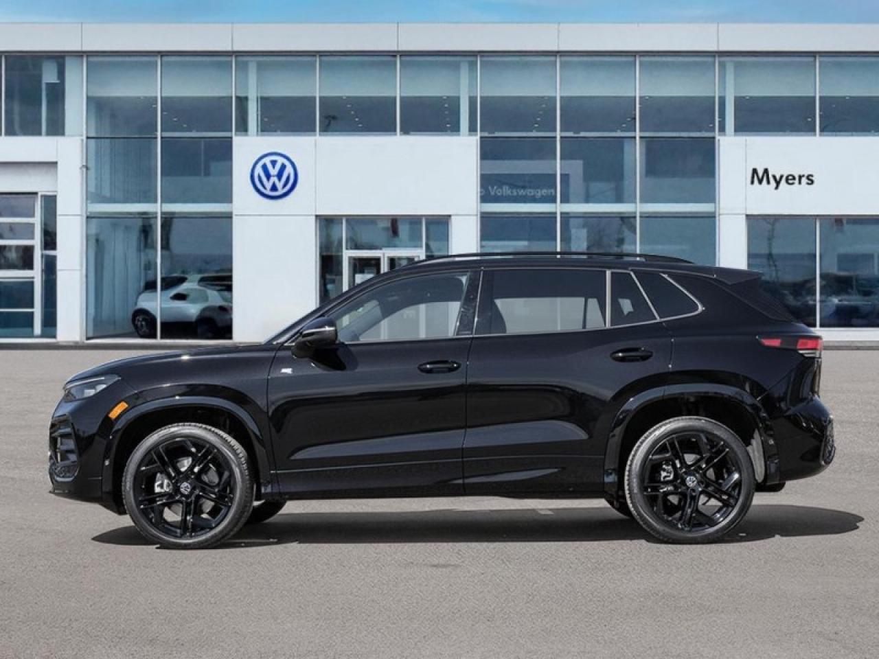 2026 Volkswagen Tiguan Comfortline R-Line Black Edition Photo