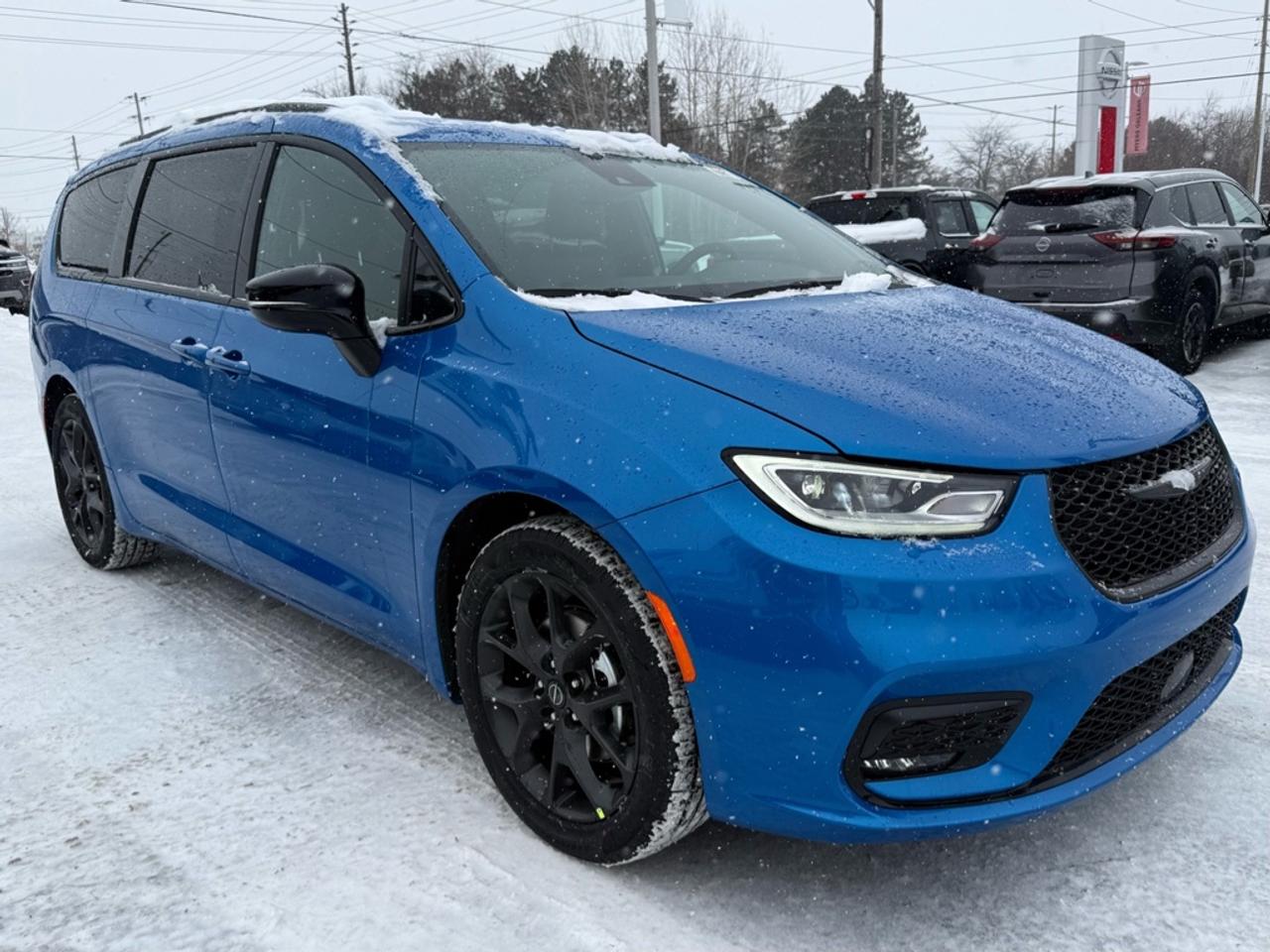 2026 Chrysler Pacifica Select  - $154.32 /Wk Photo