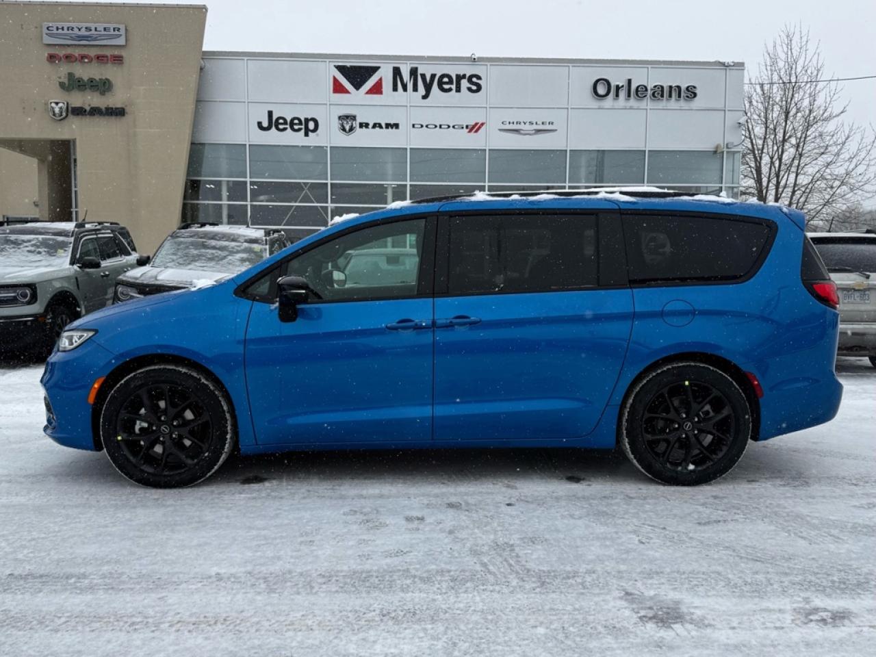 2026 Chrysler Pacifica Select  - $154.32 /Wk Photo