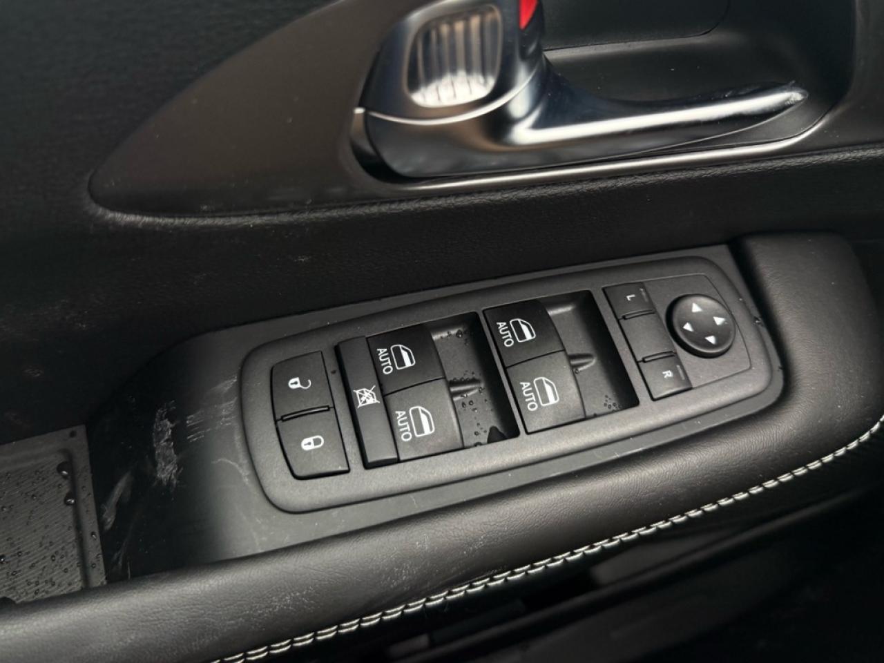 2026 Chrysler Pacifica Select  - $154.32 /Wk Photo