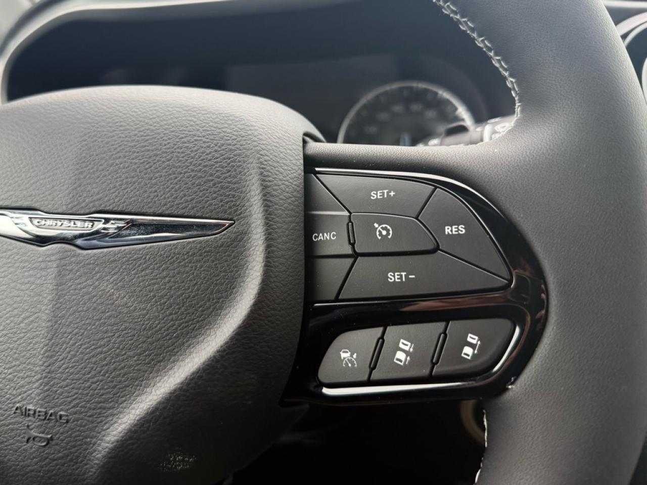 2026 Chrysler Pacifica Select  - $154.32 /Wk Photo