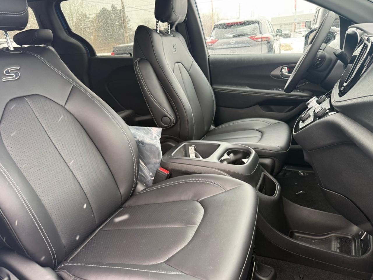 2026 Chrysler Pacifica Select  - $154.32 /Wk Photo