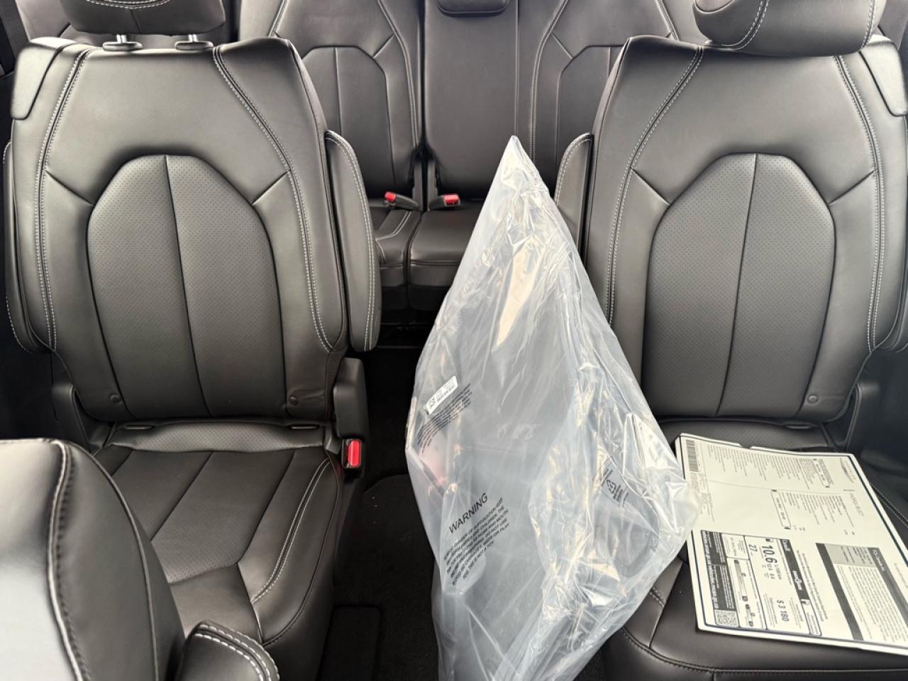 2026 Chrysler Pacifica Select  - $154.32 /Wk Photo