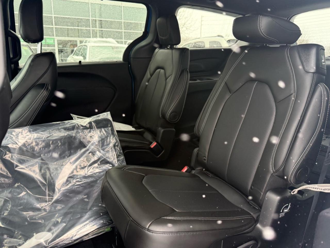 2026 Chrysler Pacifica Select  - $154.32 /Wk Photo