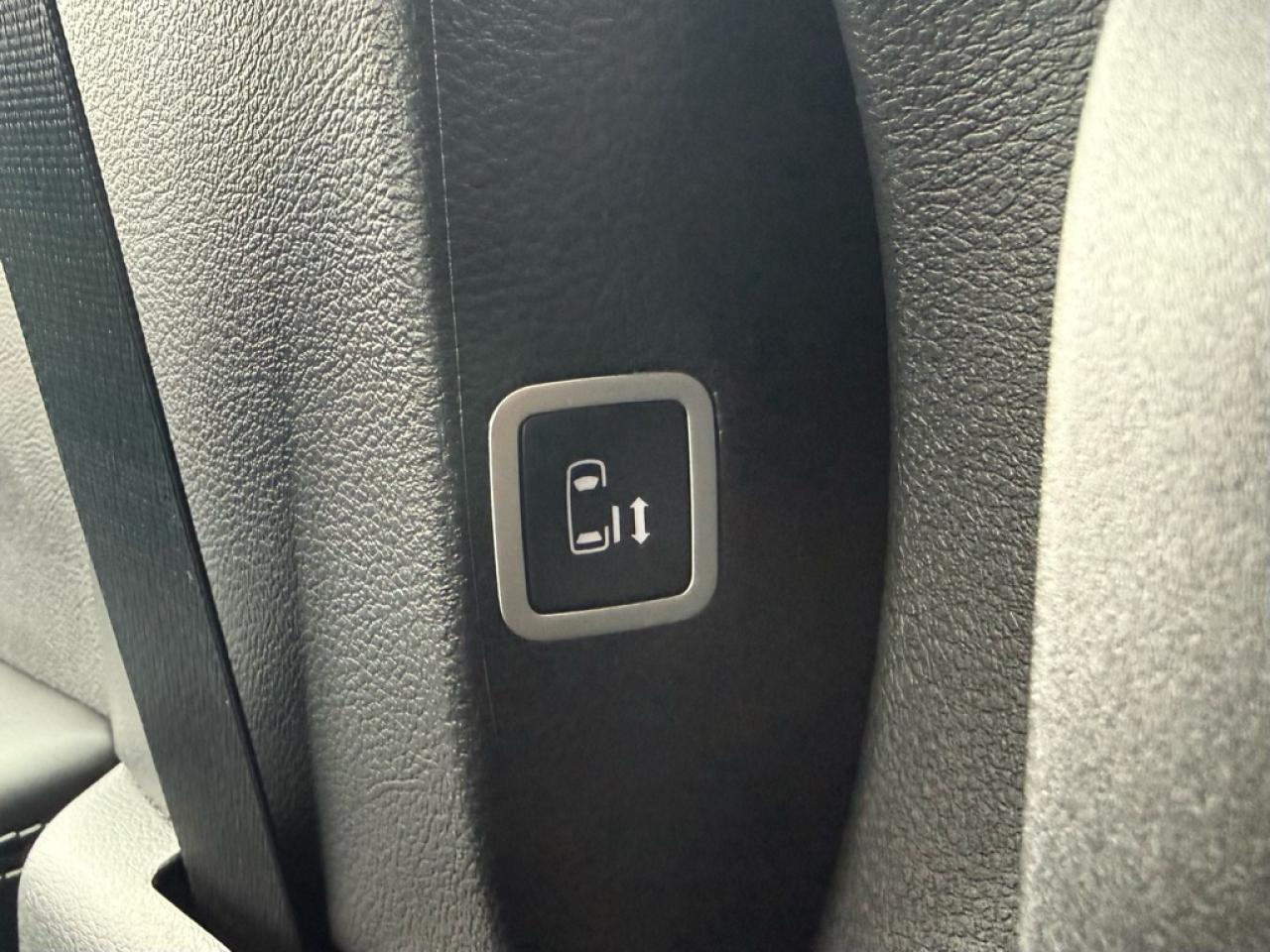 2026 Chrysler Pacifica Select  - $154.32 /Wk Photo