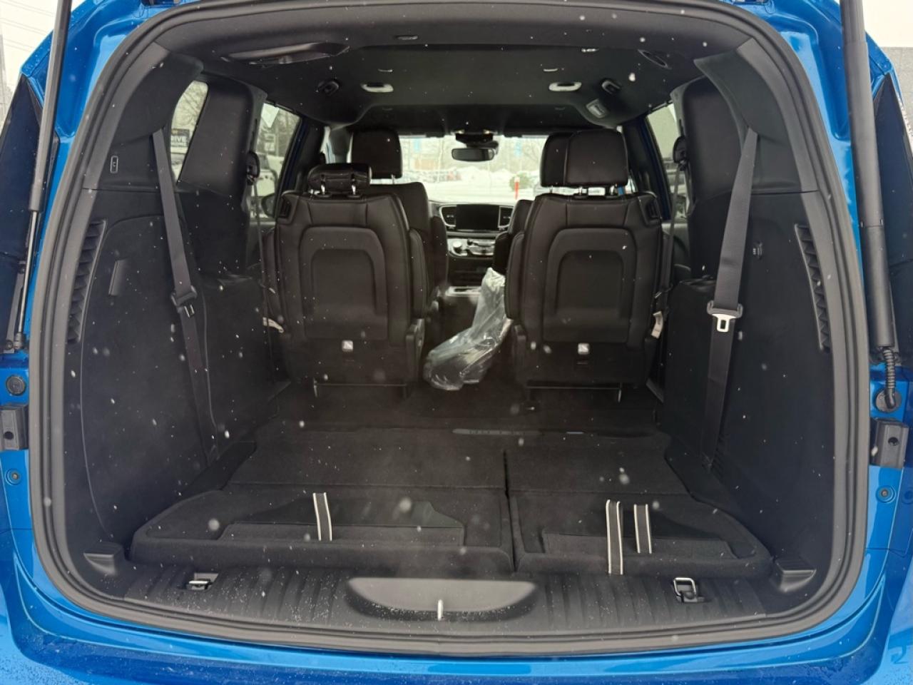 2026 Chrysler Pacifica Select  - $154.32 /Wk Photo