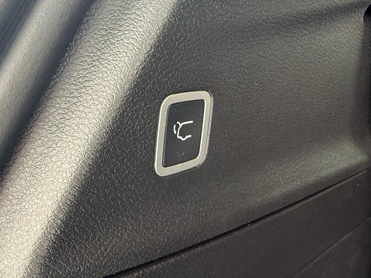 2026 Chrysler Pacifica Select  - $154.32 /Wk Photo