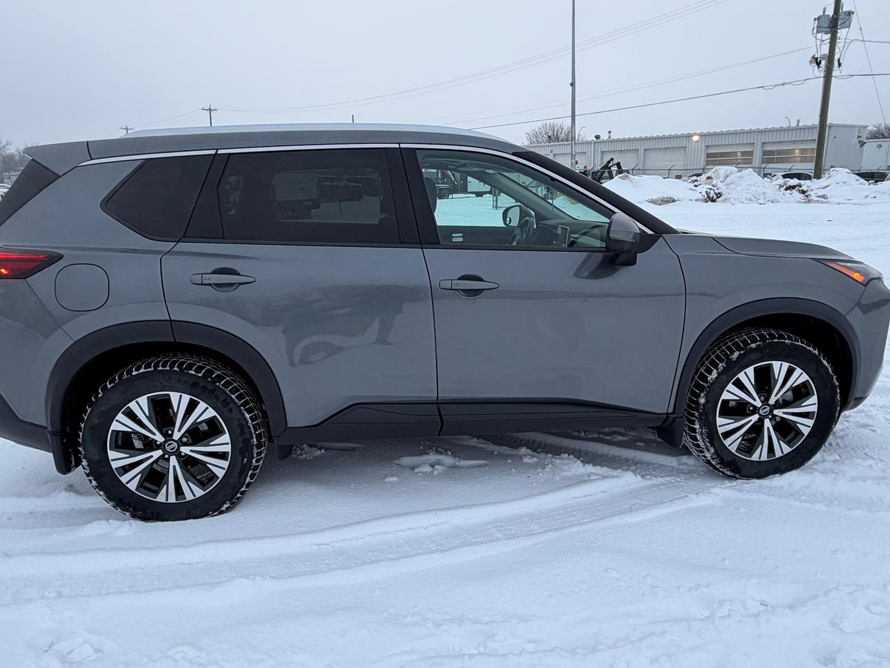 2021 Nissan Rogue SV Photo3