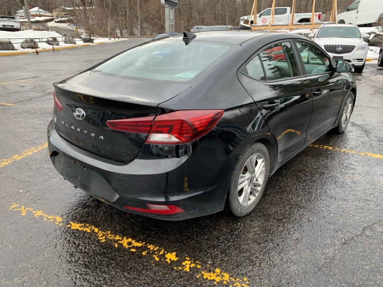 2019 Hyundai Elantra Preferred w/sun and safety pkg Photo2