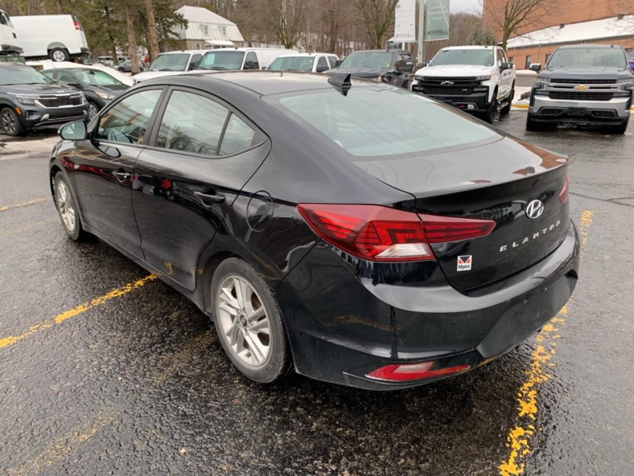 2019 Hyundai Elantra Preferred w/sun and safety pkg Photo4