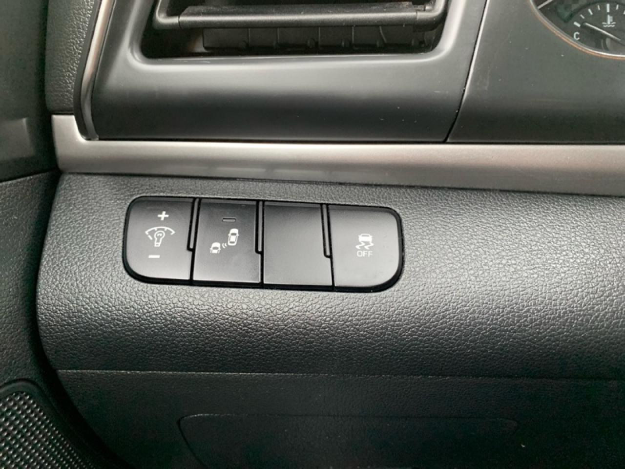 2019 Hyundai Elantra Preferred w/sun and safety pkg Photo