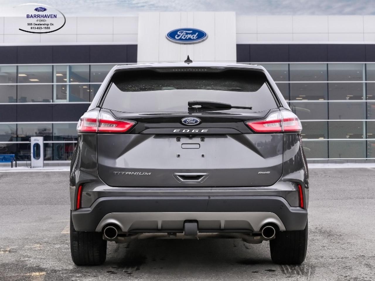 2022 Ford Edge Titanium Photo4