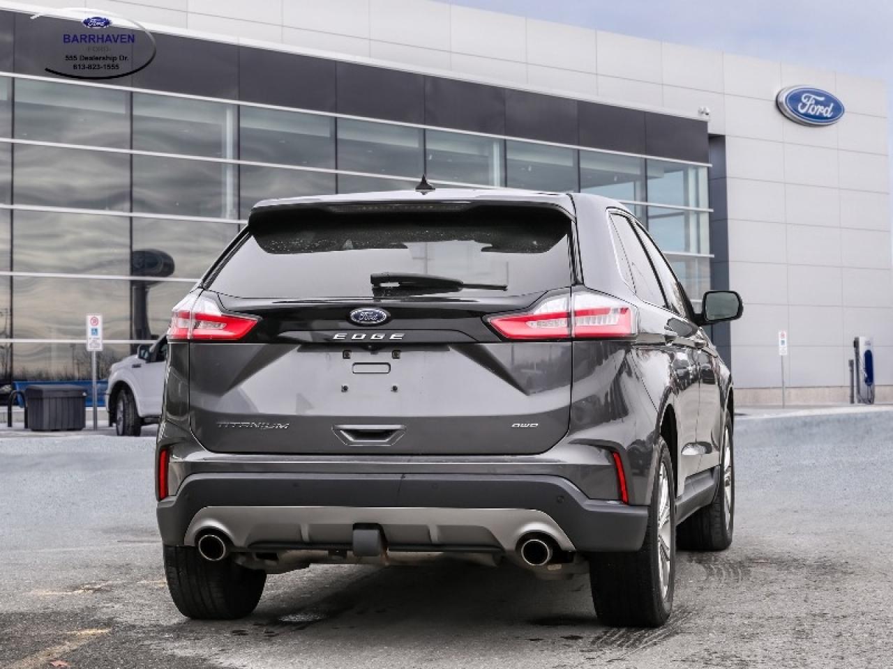 2022 Ford Edge Titanium Photo3