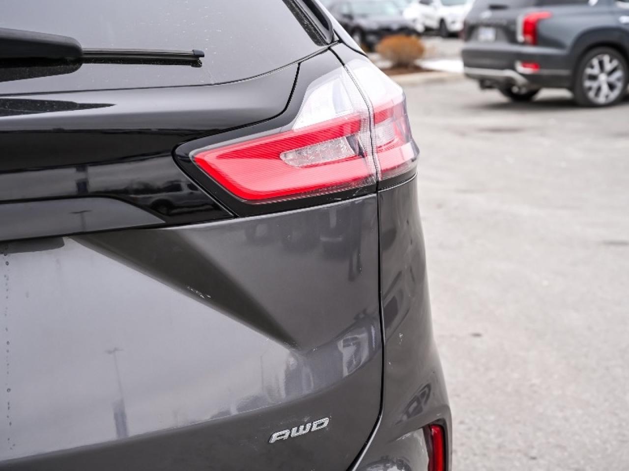 2022 Ford Edge Titanium Photo