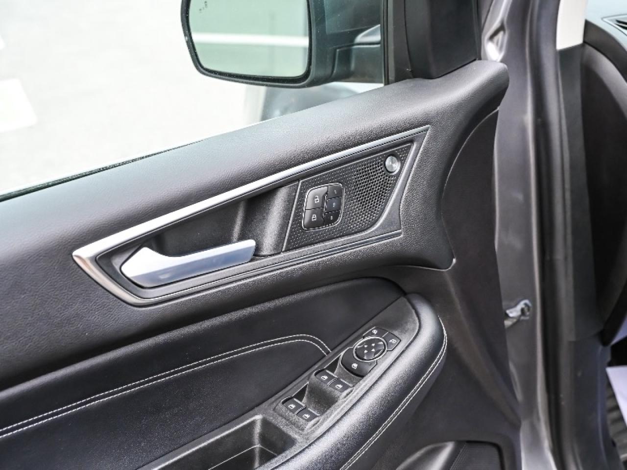 2022 Ford Edge Titanium Photo