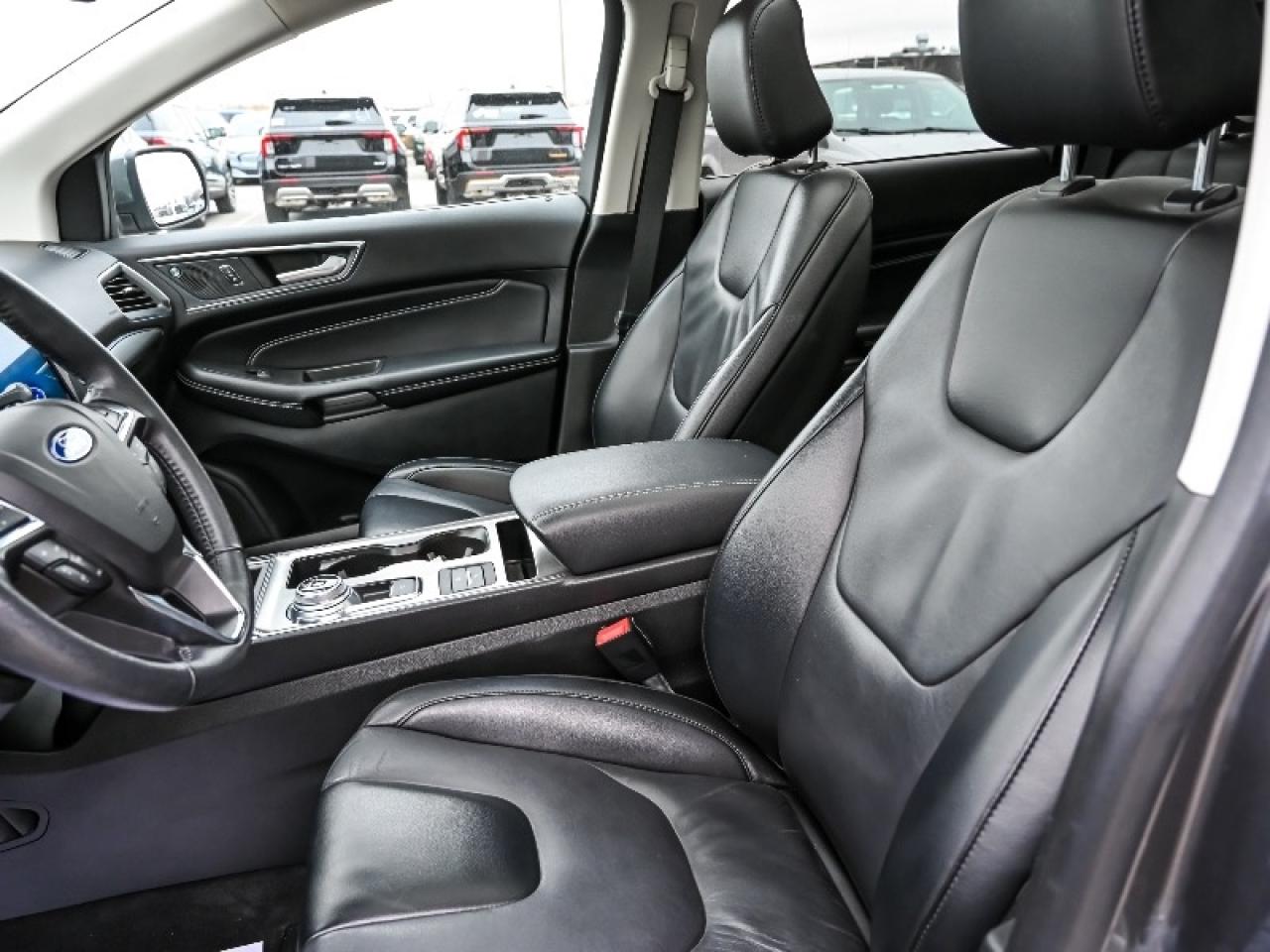 2022 Ford Edge Titanium Photo