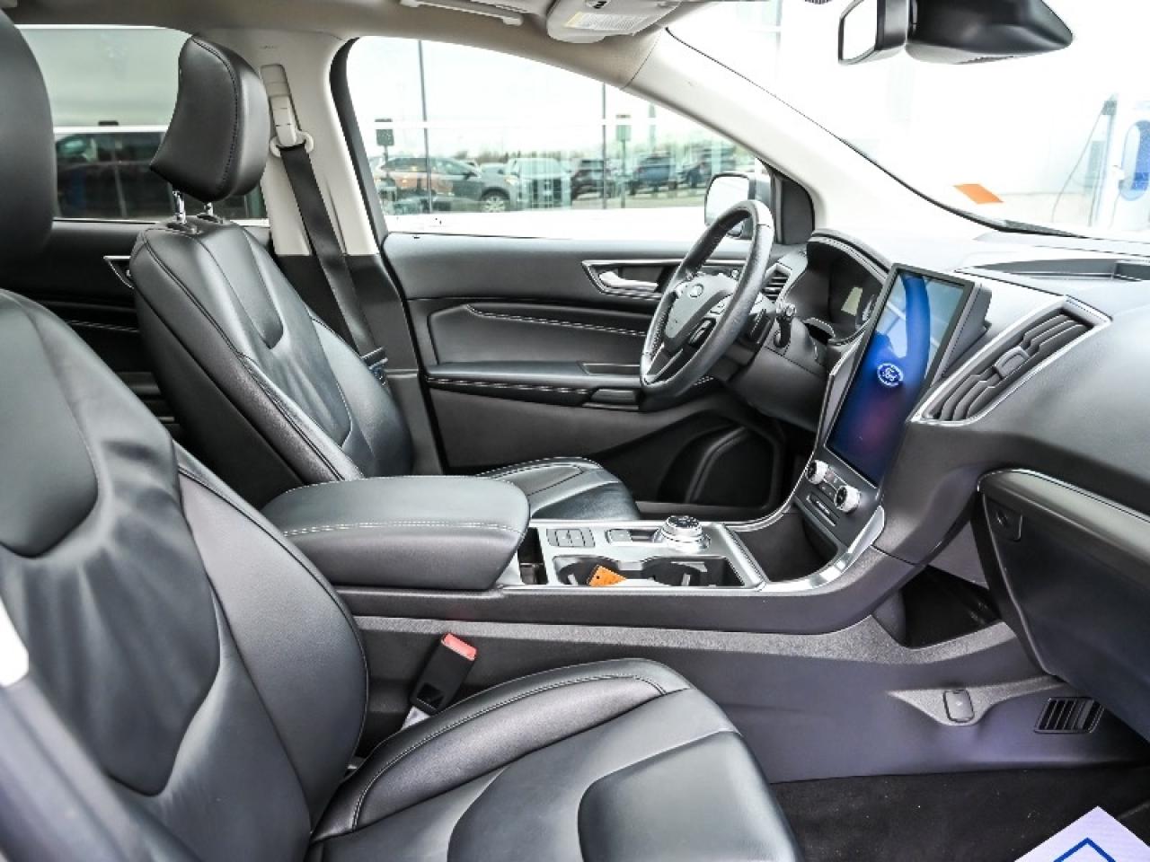 2022 Ford Edge Titanium Photo