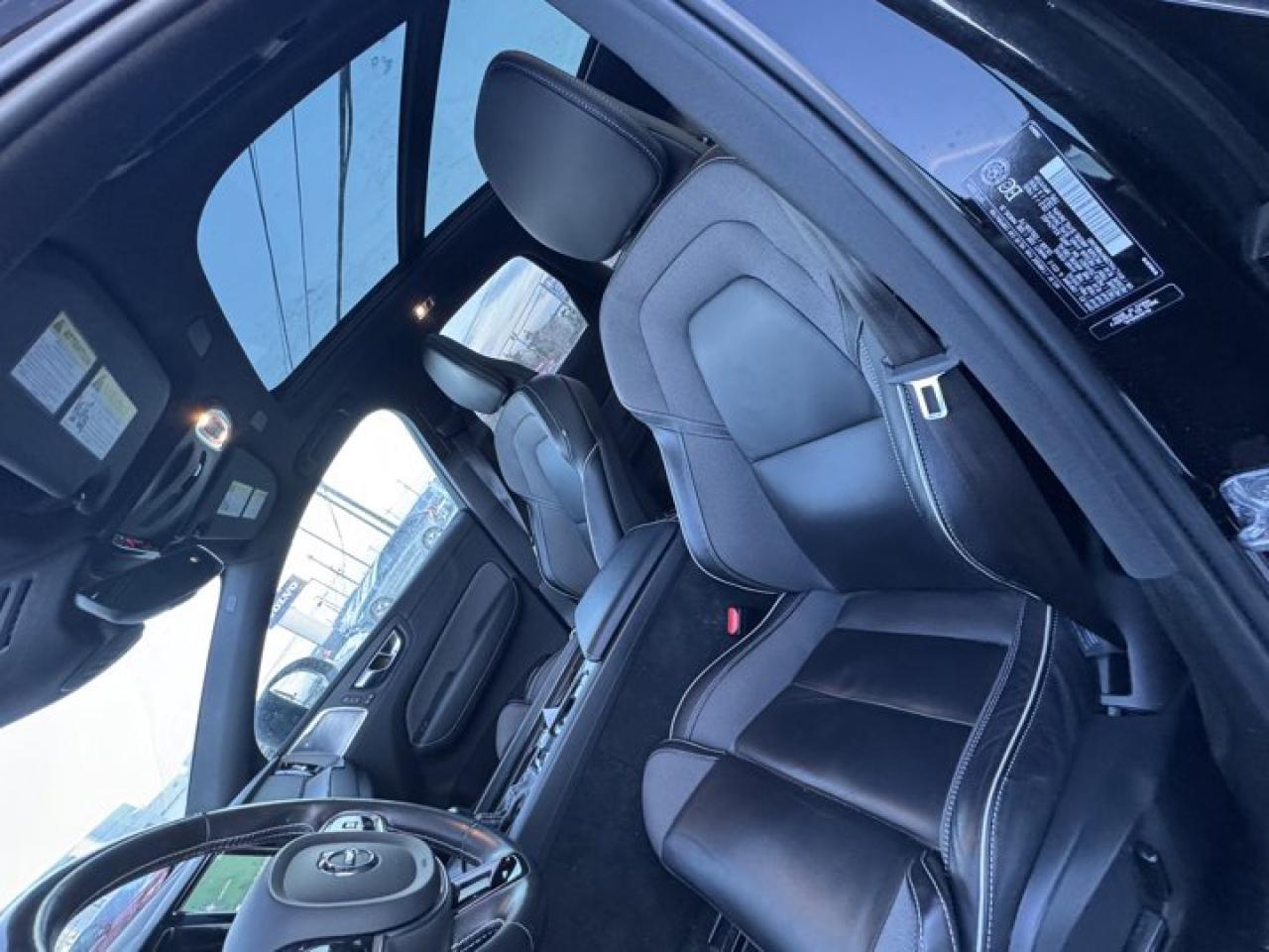 2021 Volvo XC60 R-Design AWD T6 - Leather | Pano Sunroof | Nav | Heated Seats | Power Tailgate | Reverse Camera | Photo