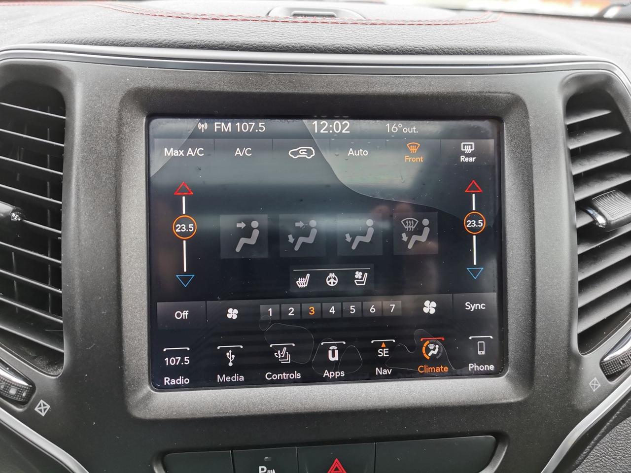 2019 Jeep Cherokee Trailhawk Photo