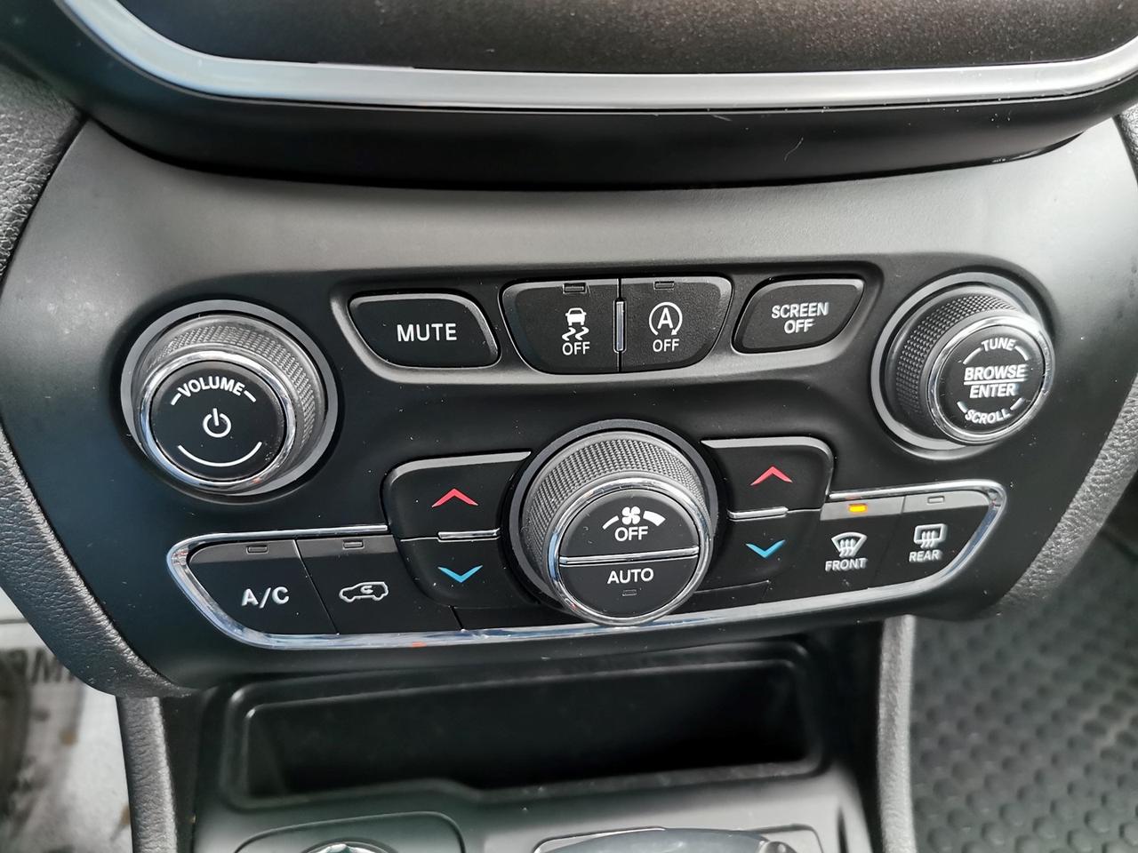 2019 Jeep Cherokee Trailhawk Photo