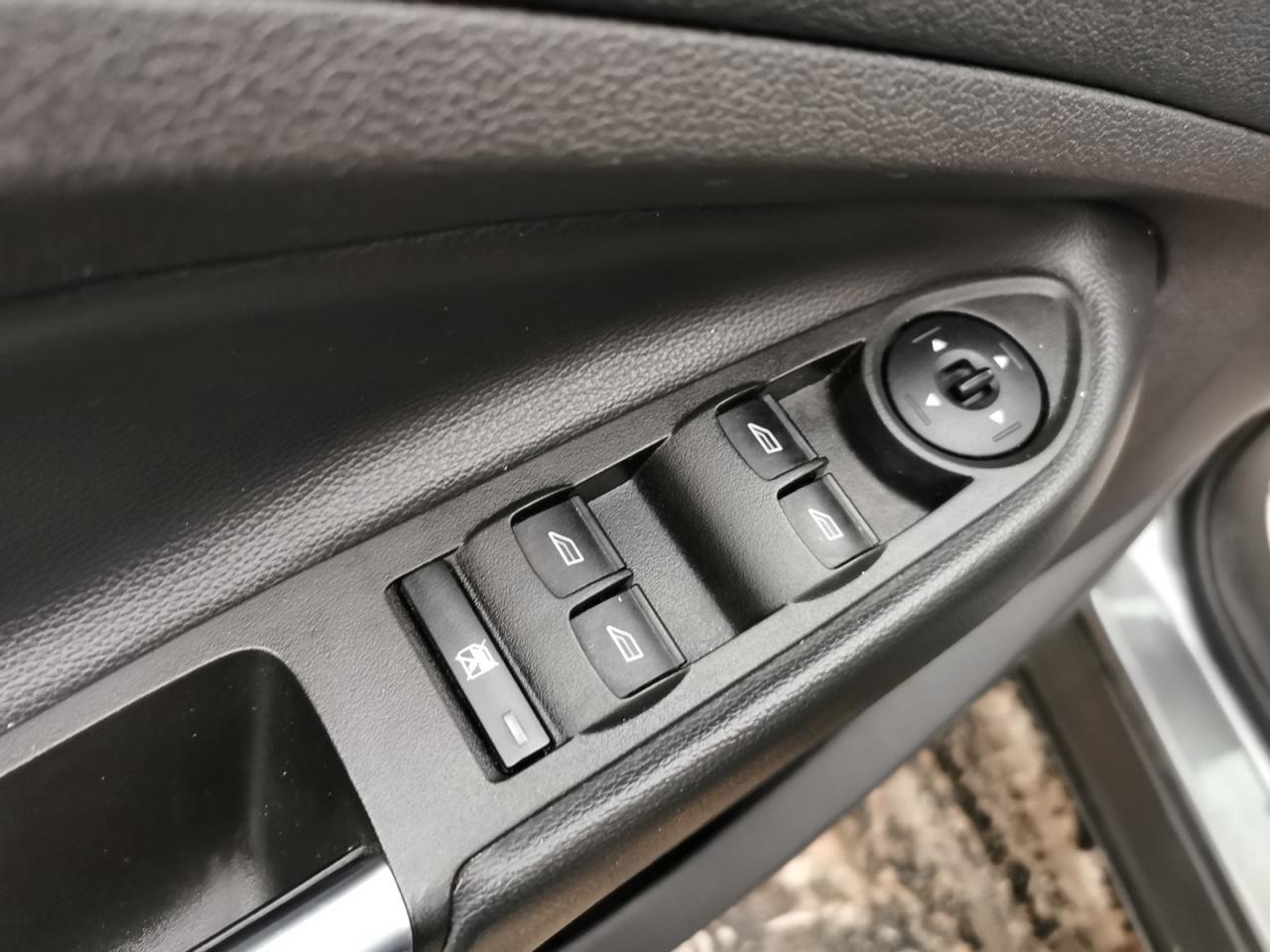 2017 Ford Escape SE Photo