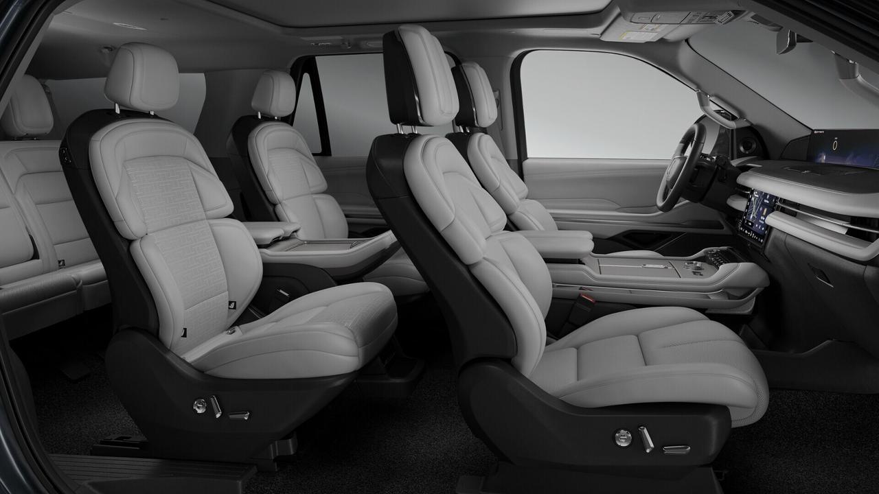 2026 Lincoln Navigator Reserve Photo3