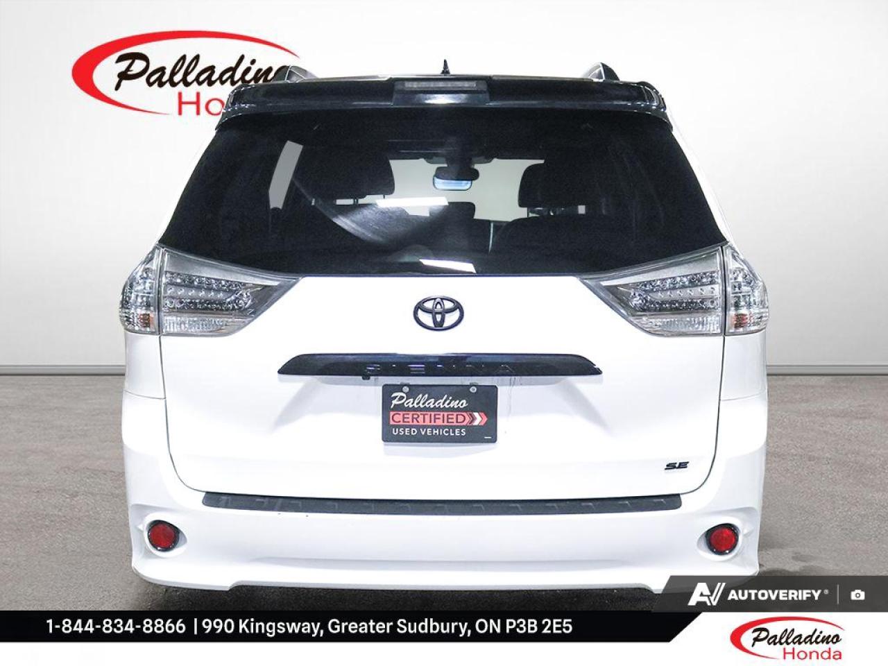 2020 Toyota Sienna SE Photo