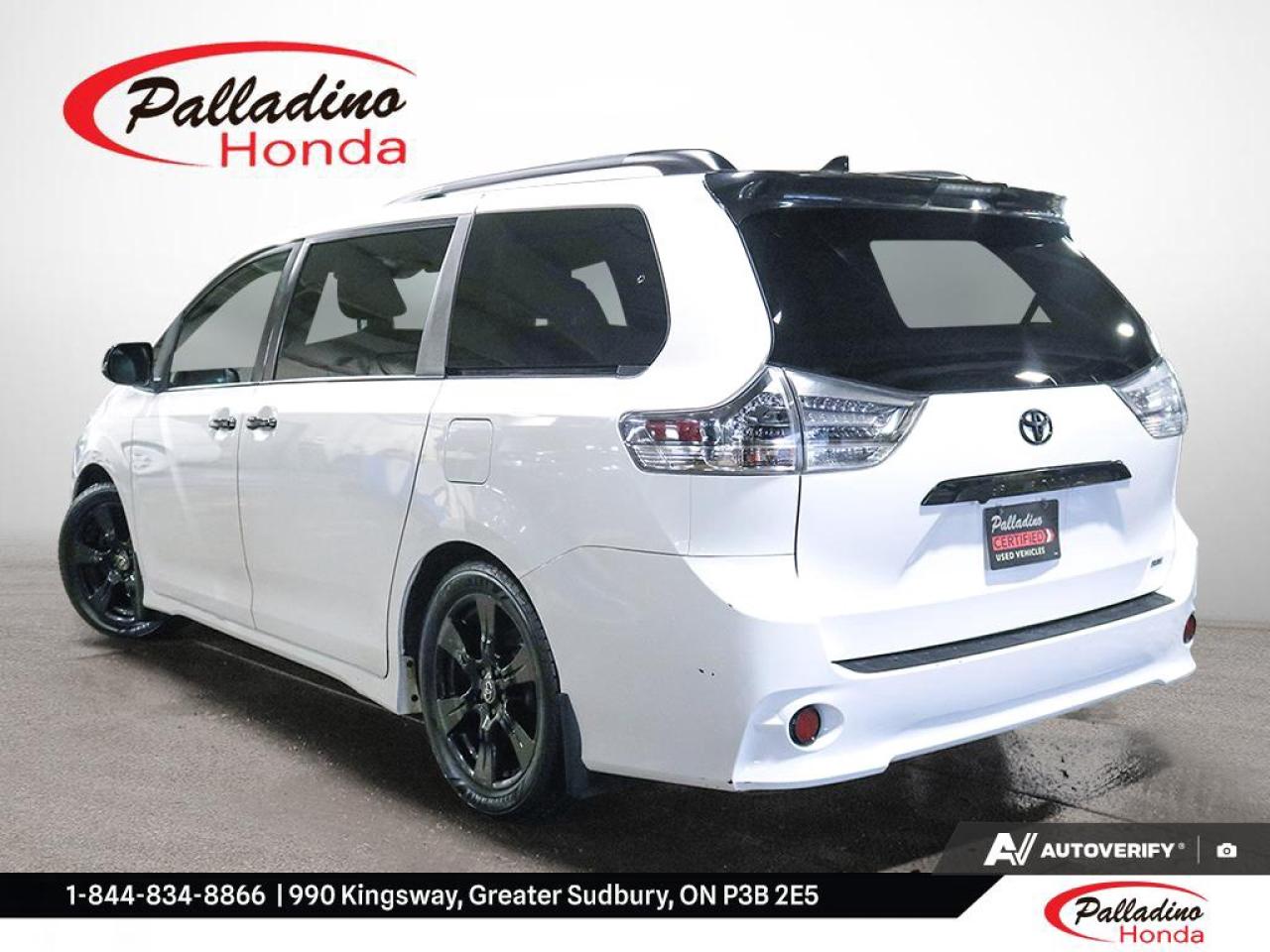 2020 Toyota Sienna SE Photo