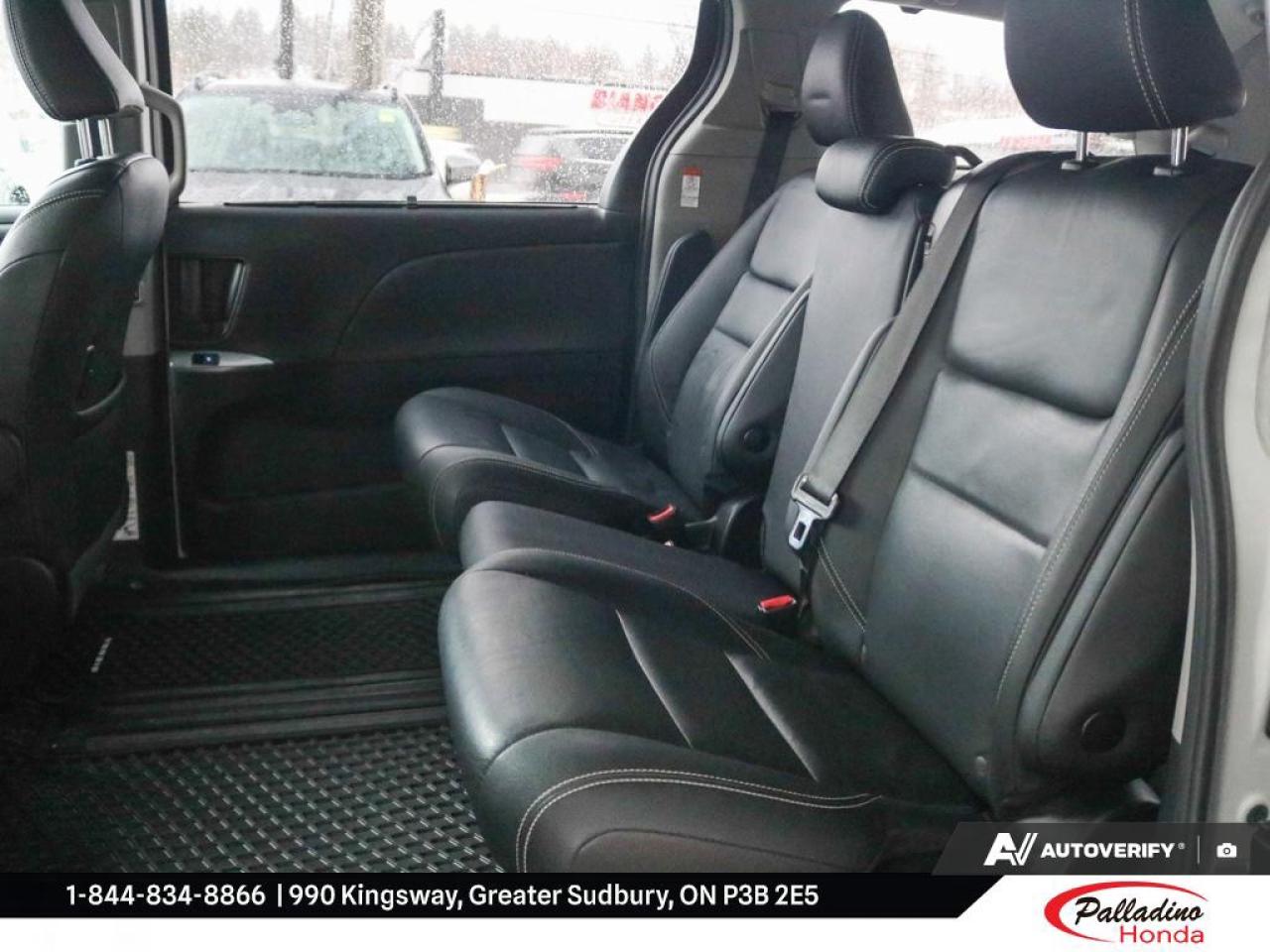 2020 Toyota Sienna SE Photo