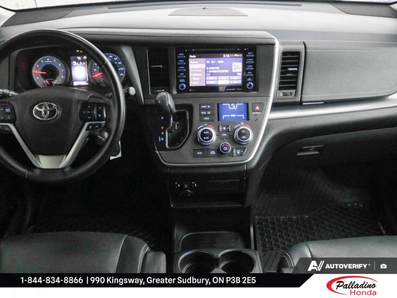 2020 Toyota Sienna SE Photo