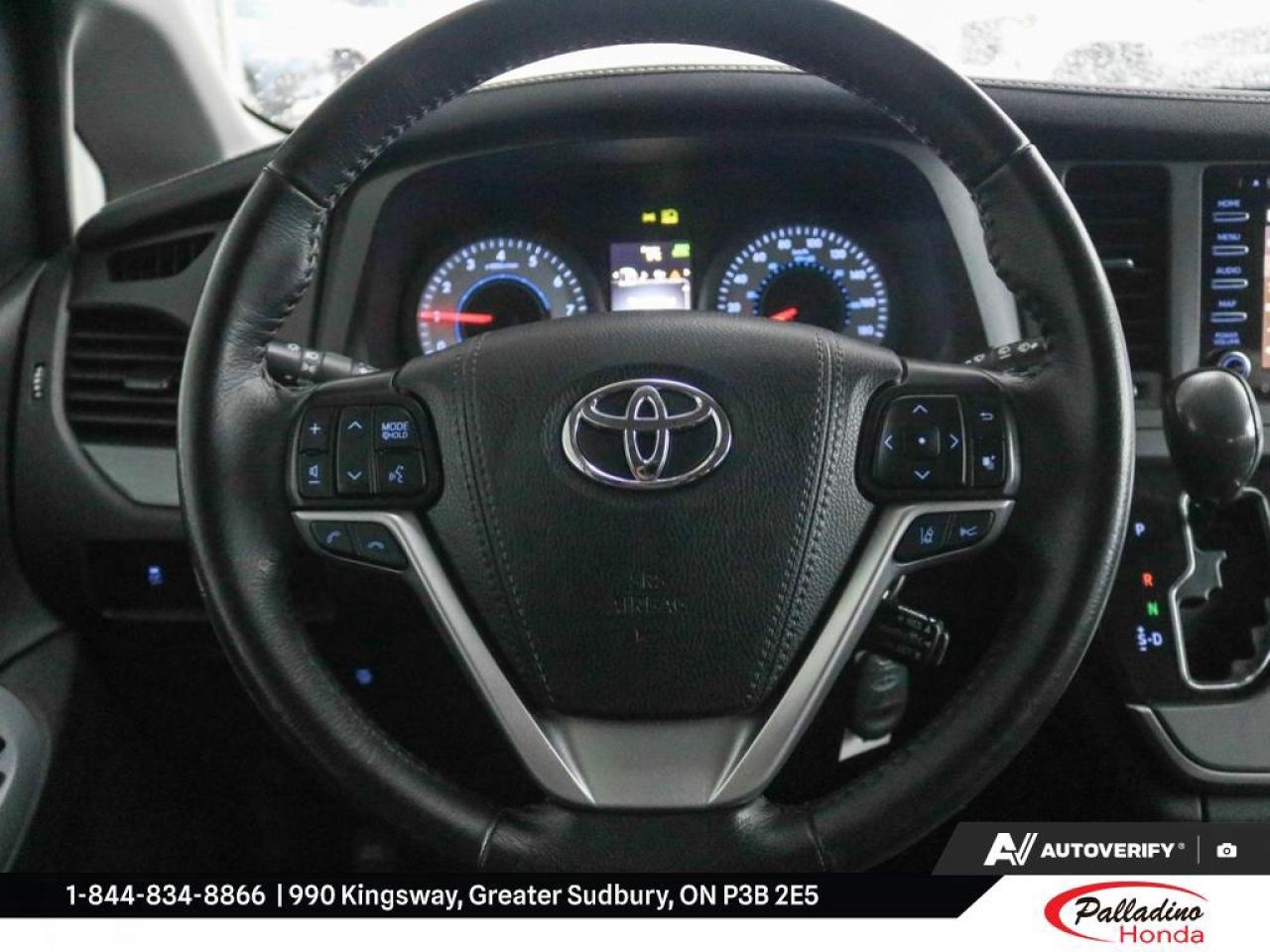 2020 Toyota Sienna SE Photo