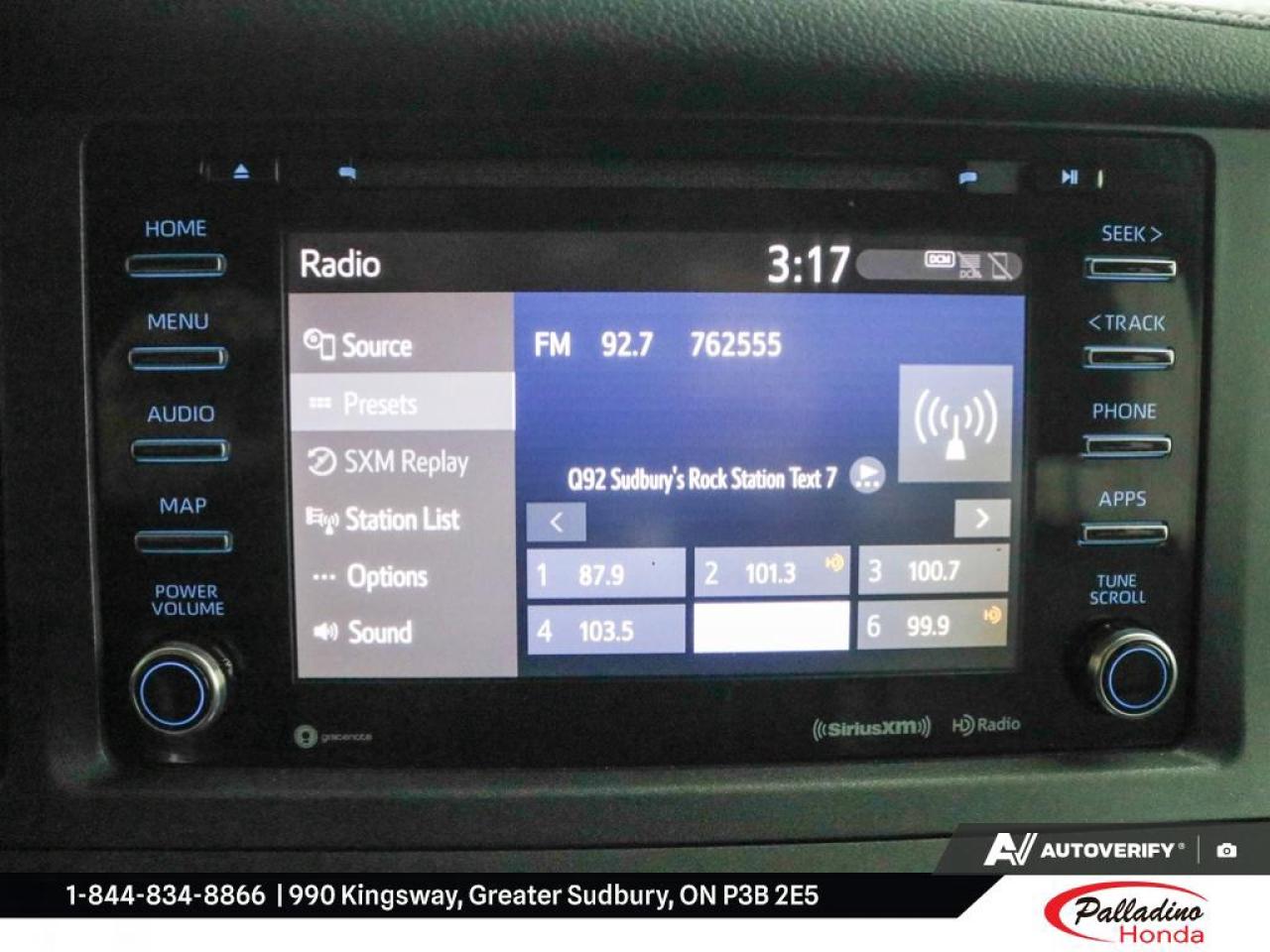 2020 Toyota Sienna SE Photo