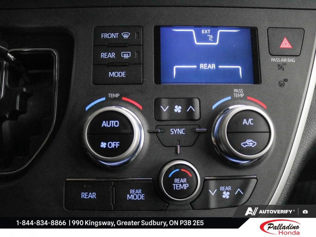 2020 Toyota Sienna SE Photo