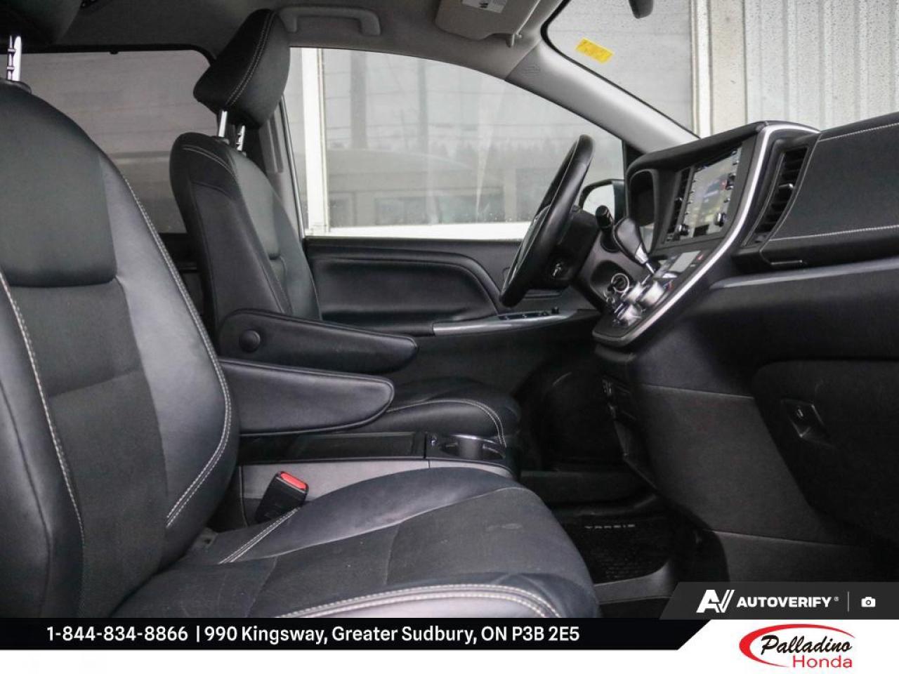 2020 Toyota Sienna SE Photo