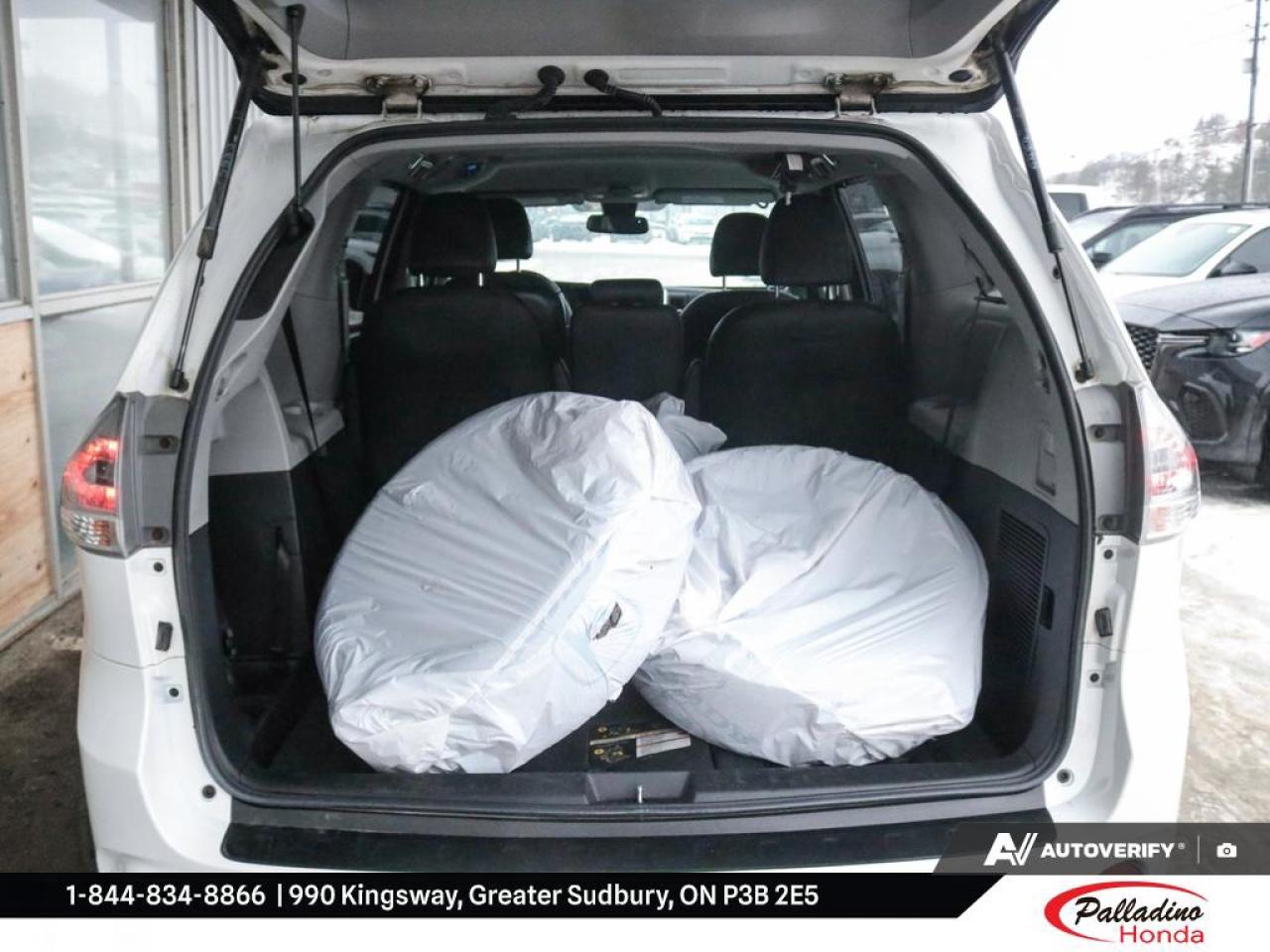 2020 Toyota Sienna SE Photo