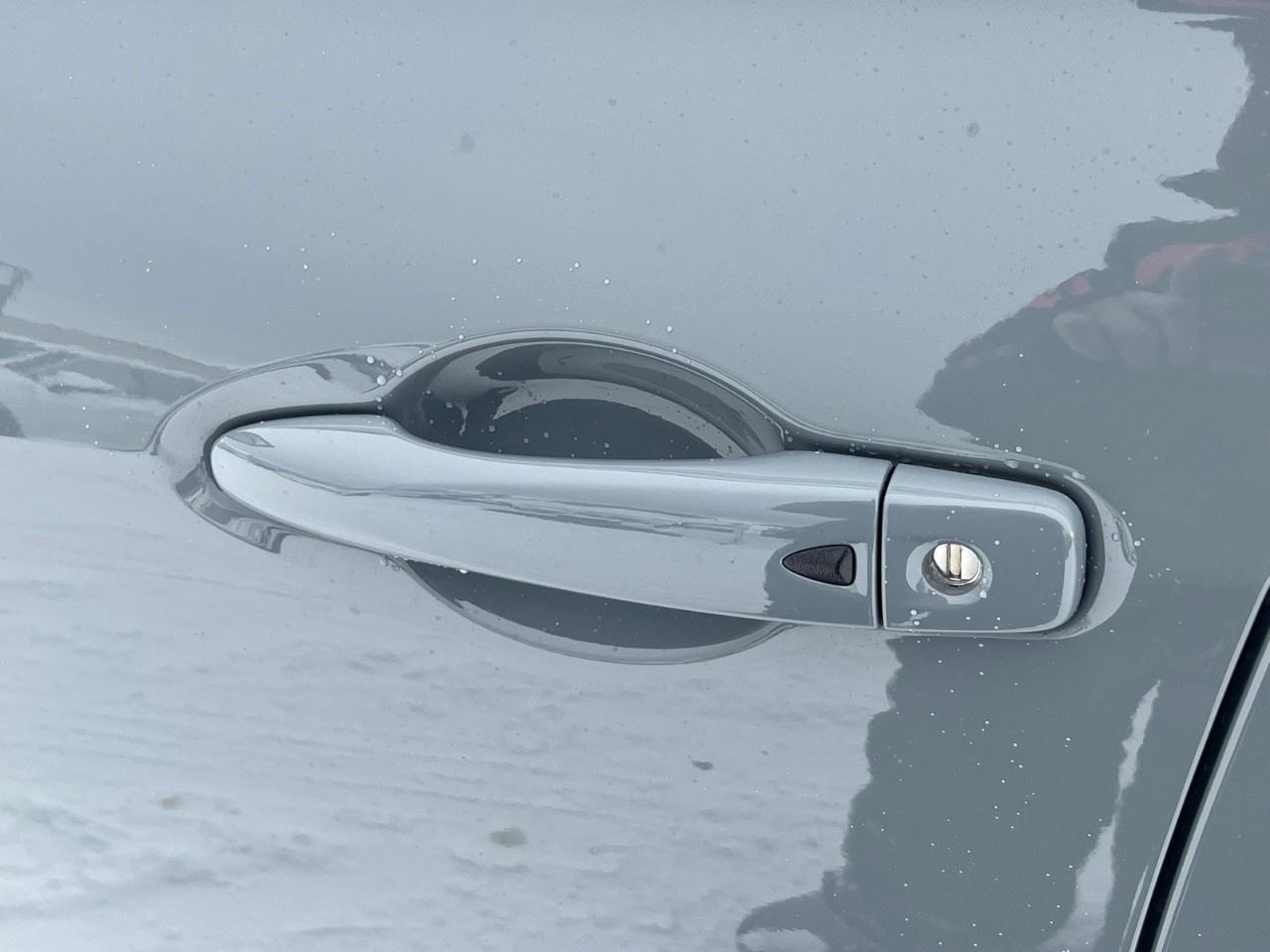 2025 Nissan Kicks Play SV FWD Photo